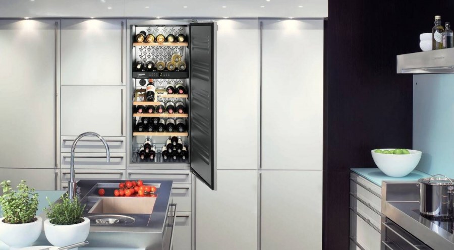 Кухонный гарнитур с винным шкафом