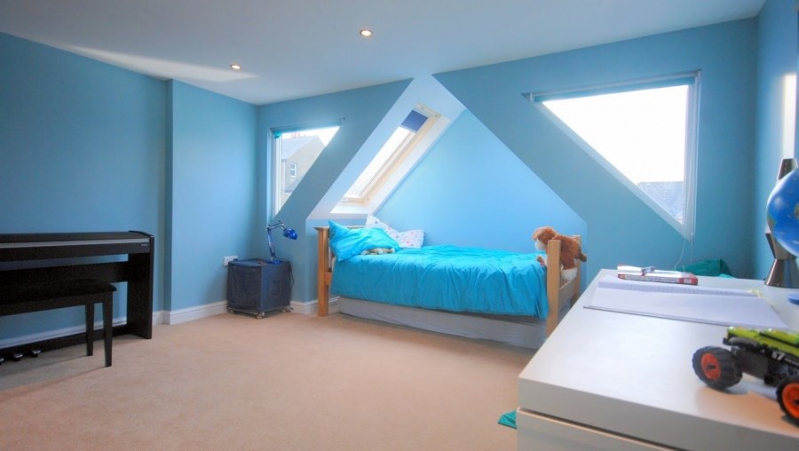 Натяжные потолки мансарда спальня