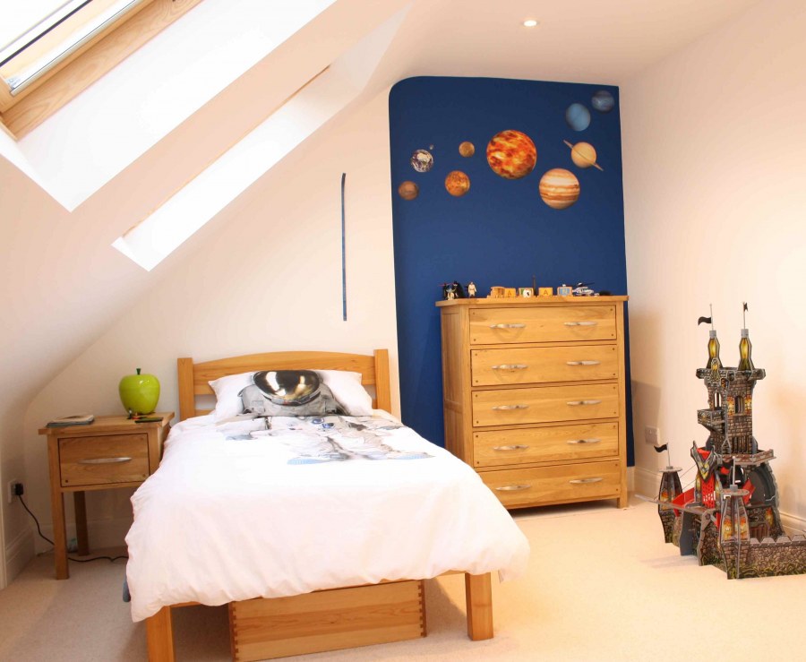 Интерьер в монохромной гамме мансарды