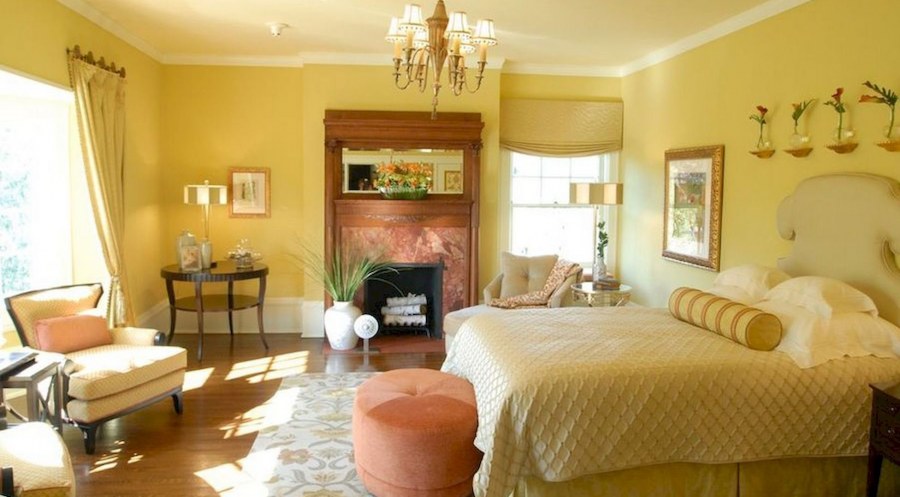 Светло желтая спальня