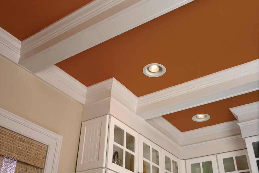 Ригель на потолке