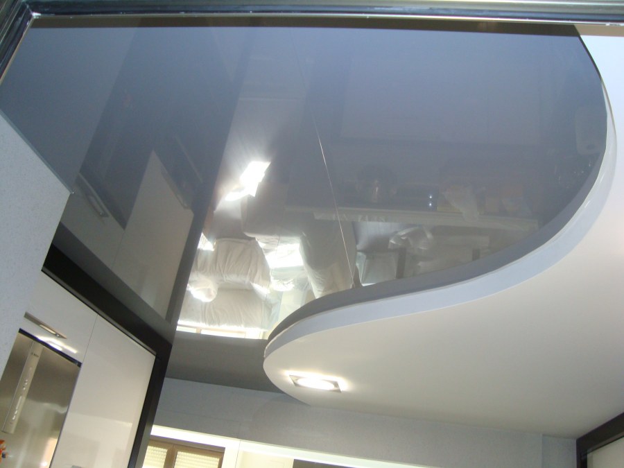 Матовый серый натяжной потолок 313