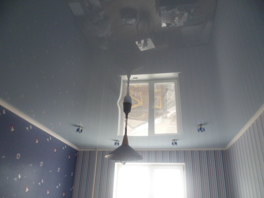 Серый матовый потолок