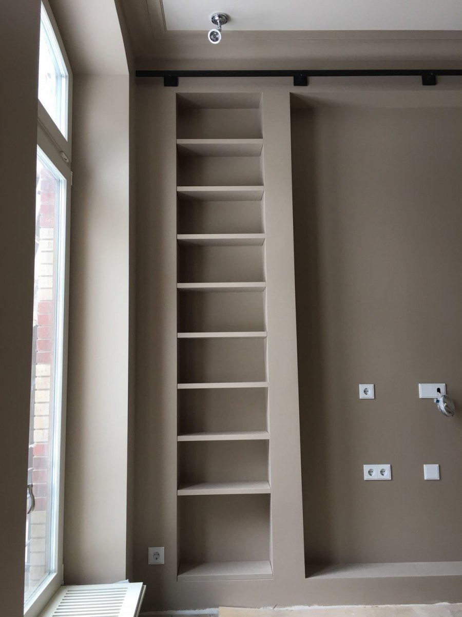 Полочки в нишах