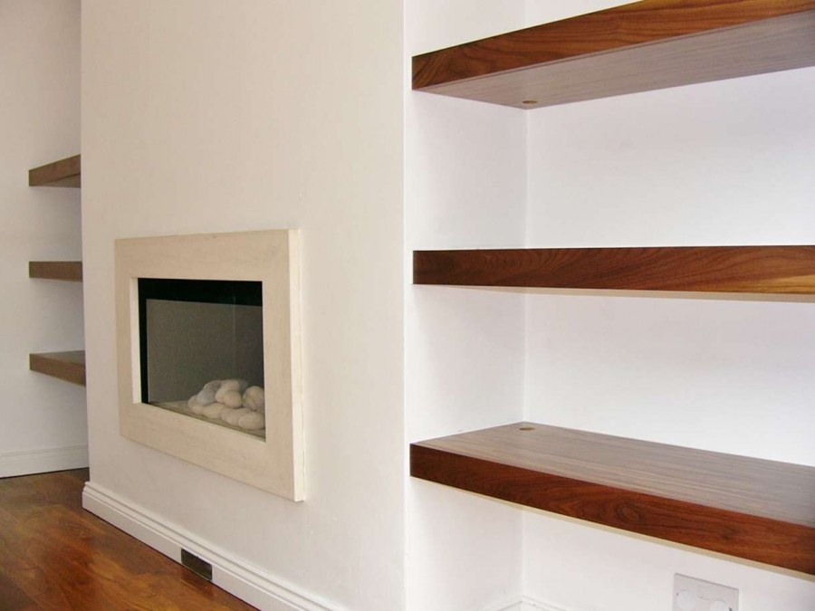 Полочки встроенные в стену