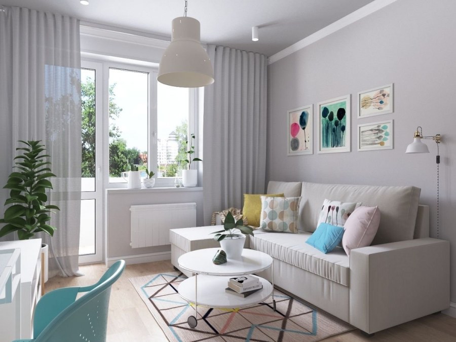 Комната в бежевых тонах с яркими акцентами