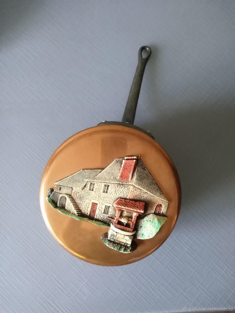 Медная сковорода в интерьере