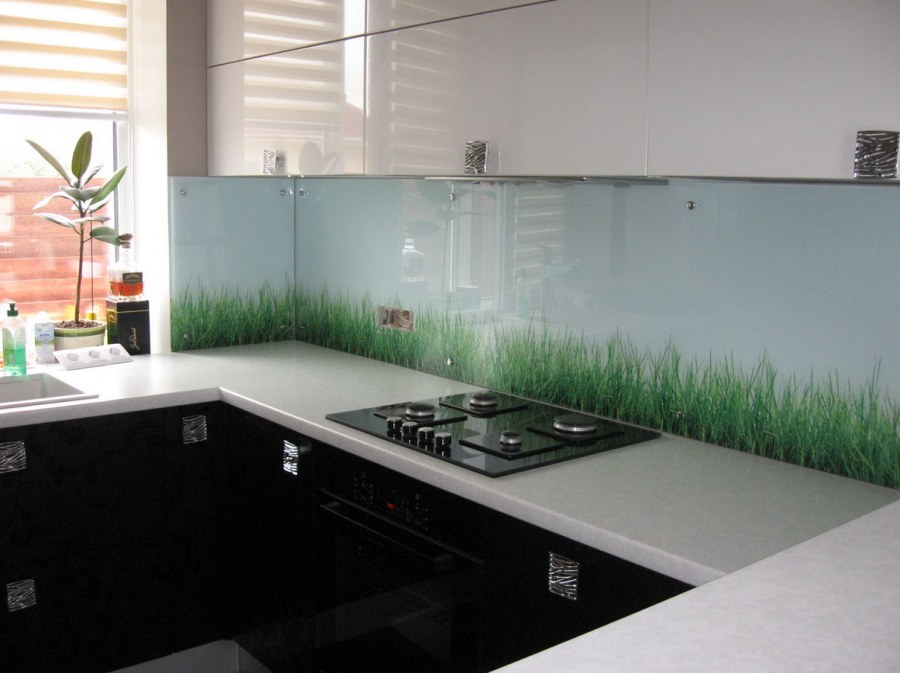 Стеклянный фартук для кухни