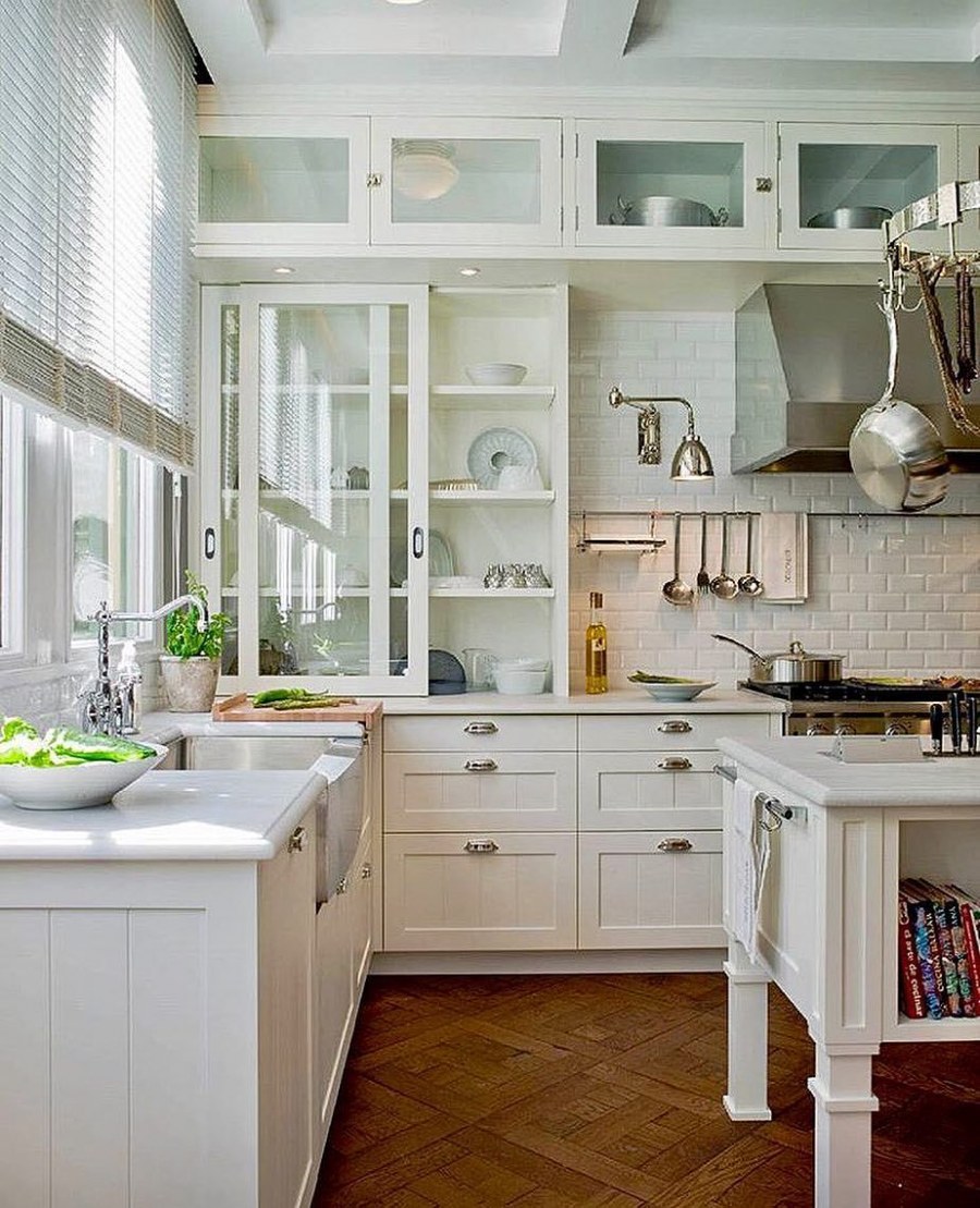 Интерьер узкой кухни в стиле Прованс