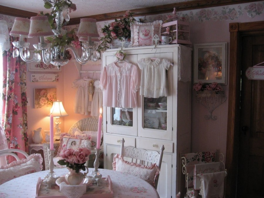 Эстетика розовой комнаты в винтажном стиле