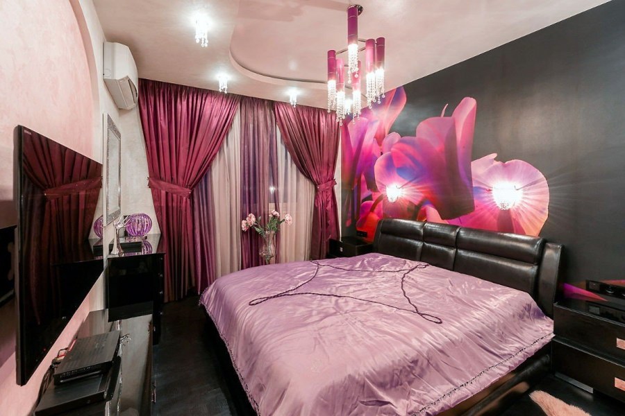 Спальня в бордово розовых тонах