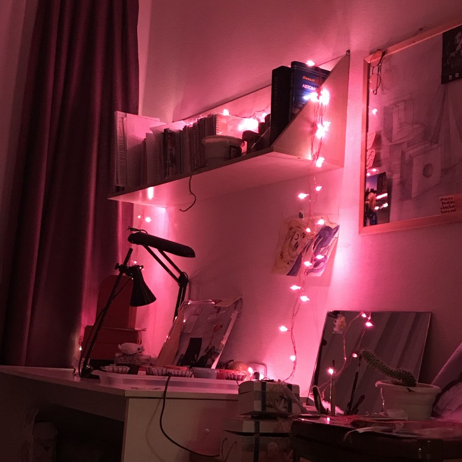 Эстетичная розовая комната