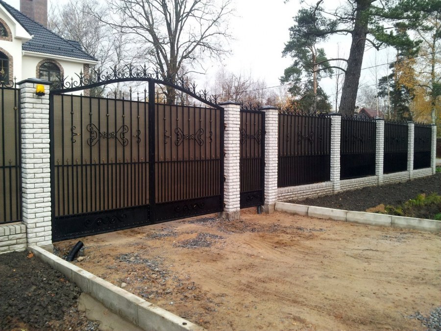 Столбы для забора металлические