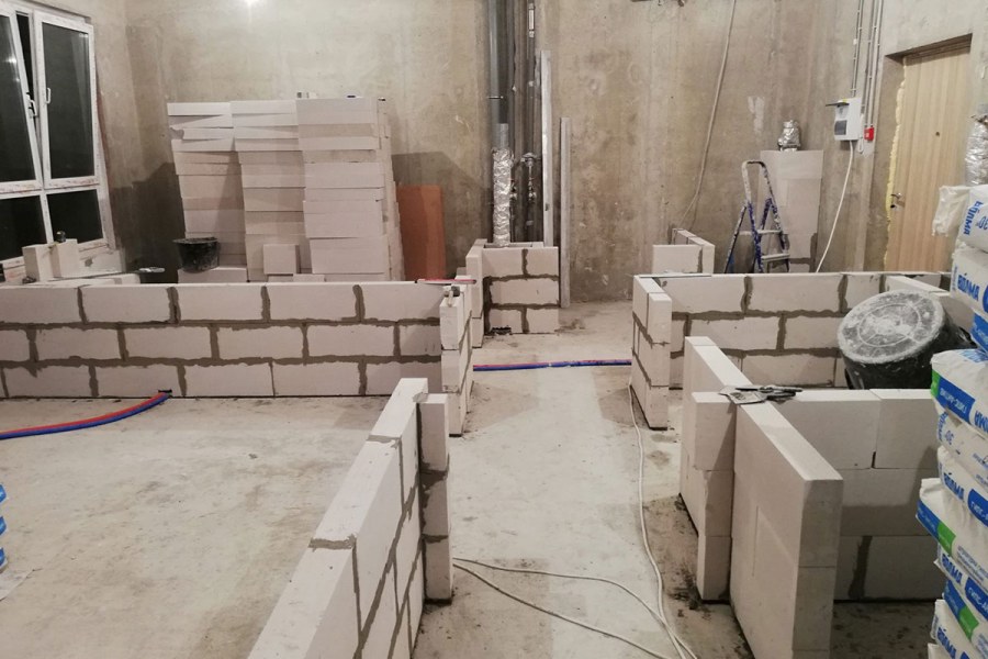 Стена перегородок из пеноблоков