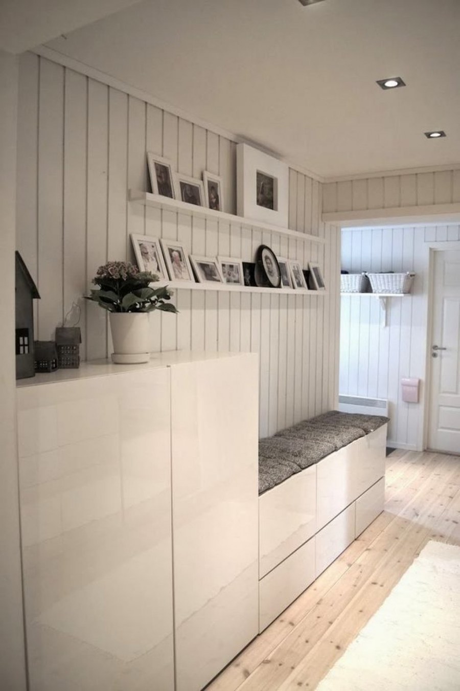 Икеа БЕСТО В прихожей