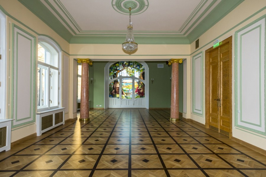 Пробка на стенах в интерьере детской