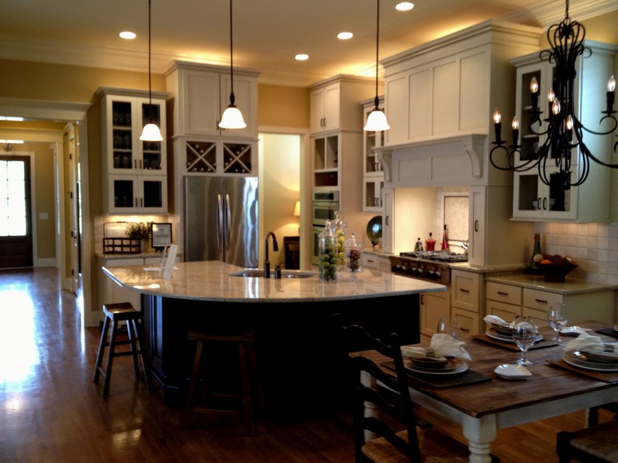 Красивые и модные кухни столовые большие