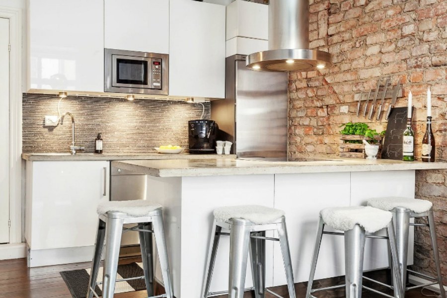Кирпич в интерьере маленькой кухни