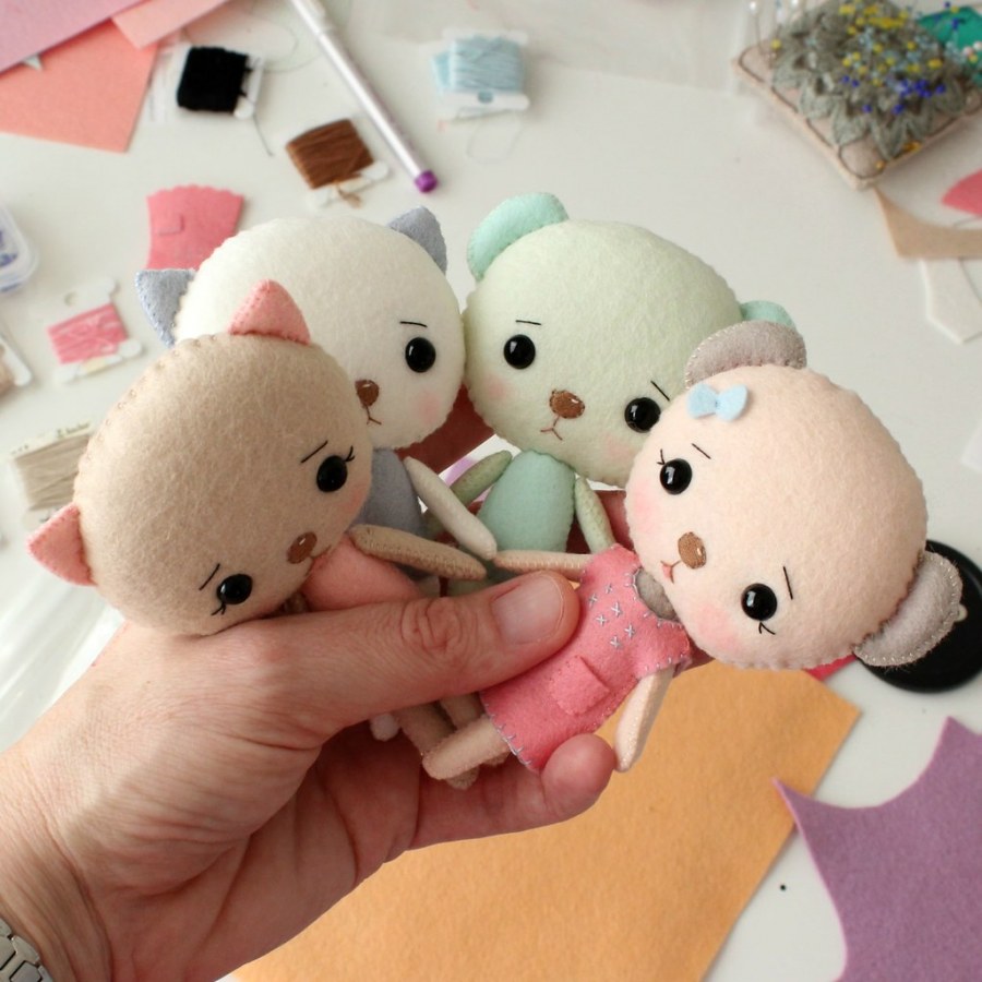 Игрушки из фетра брелки