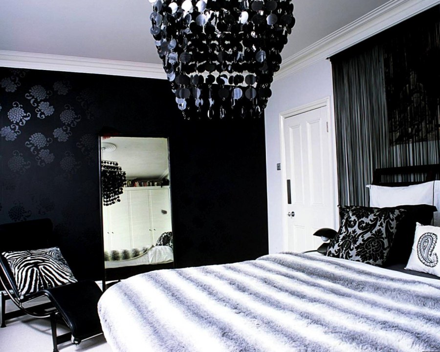 Черная стена в спальне