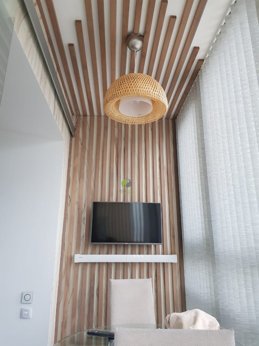 Потолок из деревянных реек