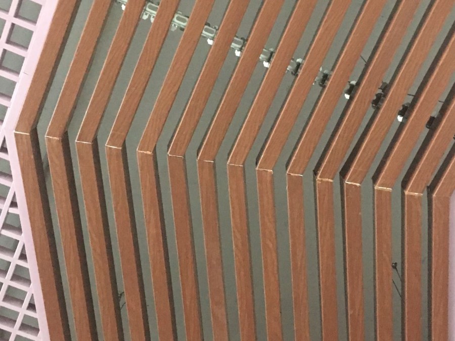 Кубообразный реечный потолок