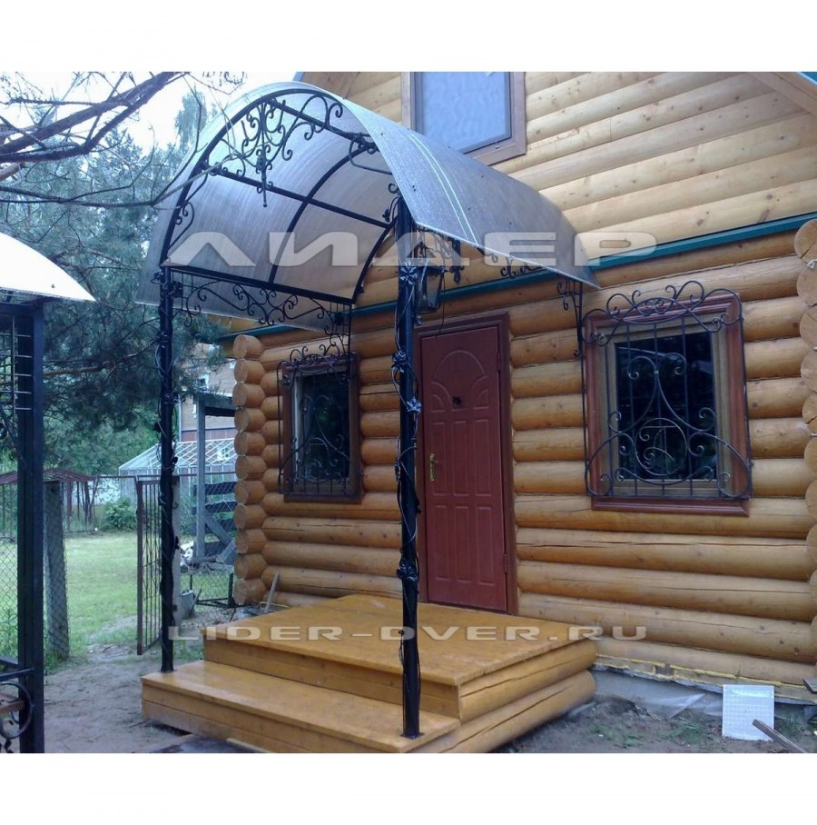 Навес над крыльцом бани