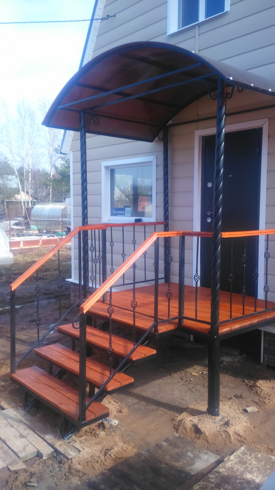 Крыльцо на сваях