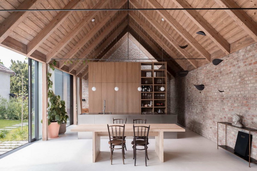 Островерхие крыши