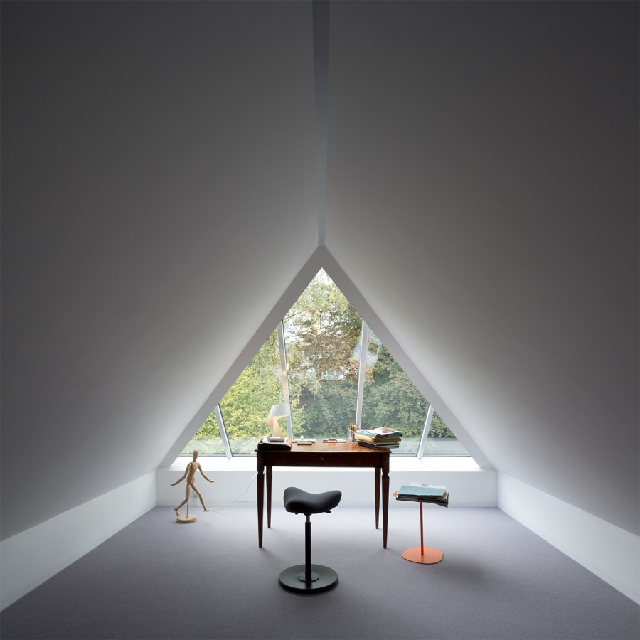 Треугольные мансардные окна