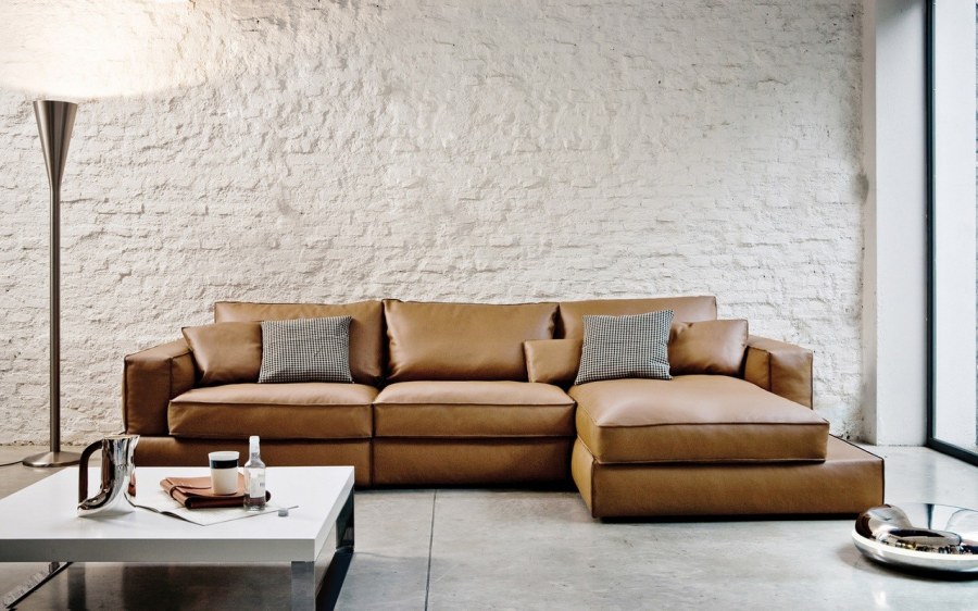 Кожаный диван в интерьере