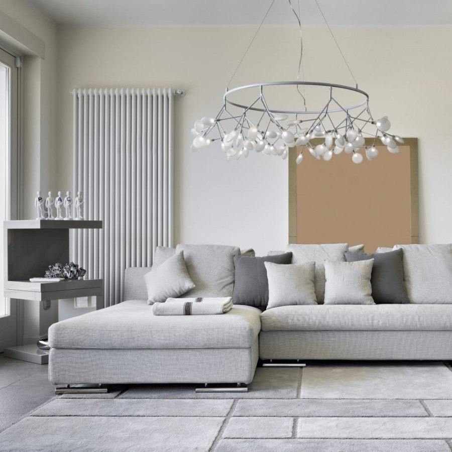 Стильный серый диван