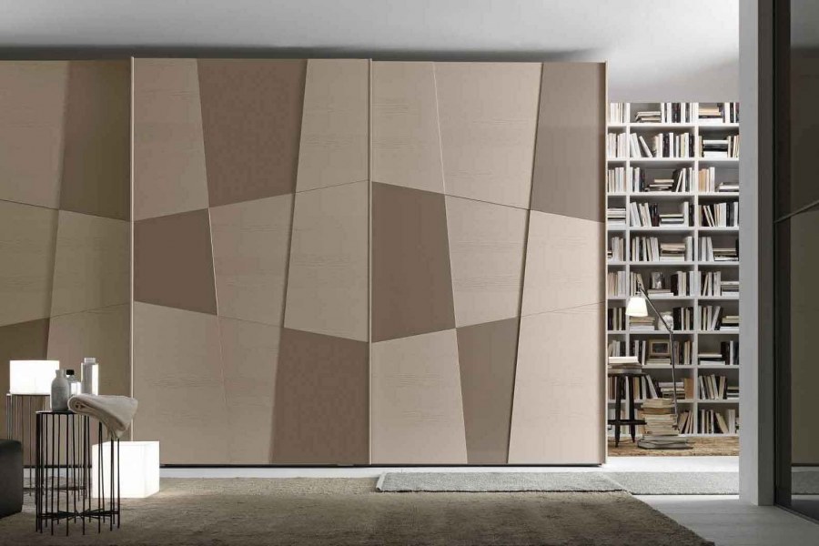 Шкаф с геометрическим рисунком