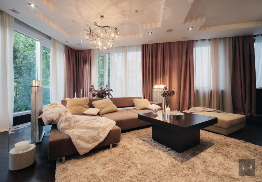 Гостиная с двумя окнами