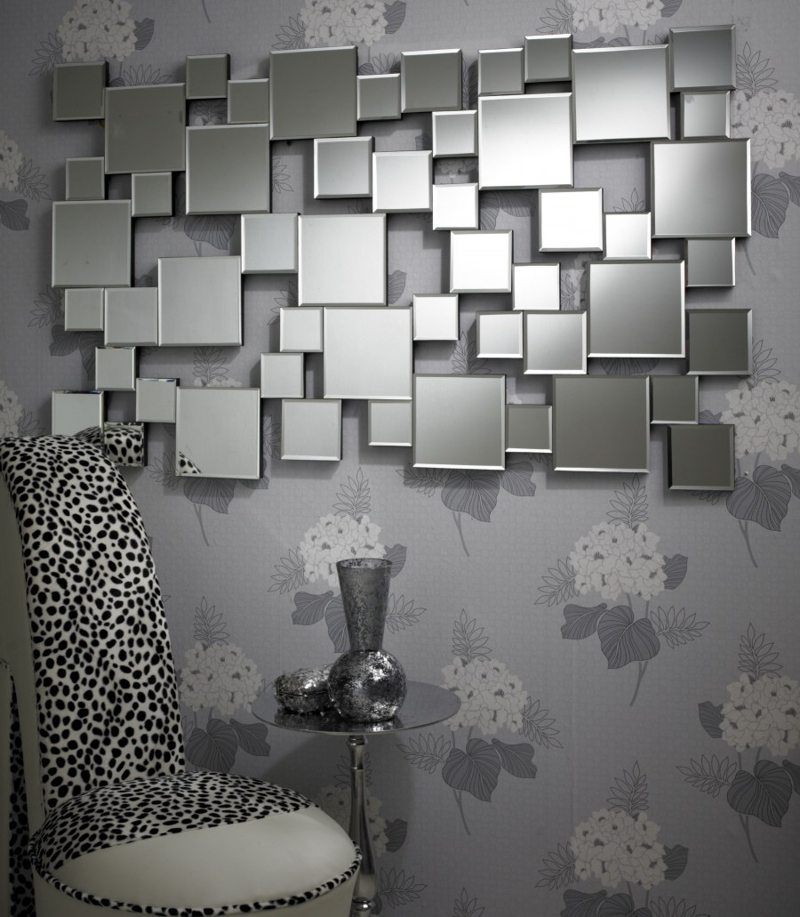 Стена из кусочков зеркала