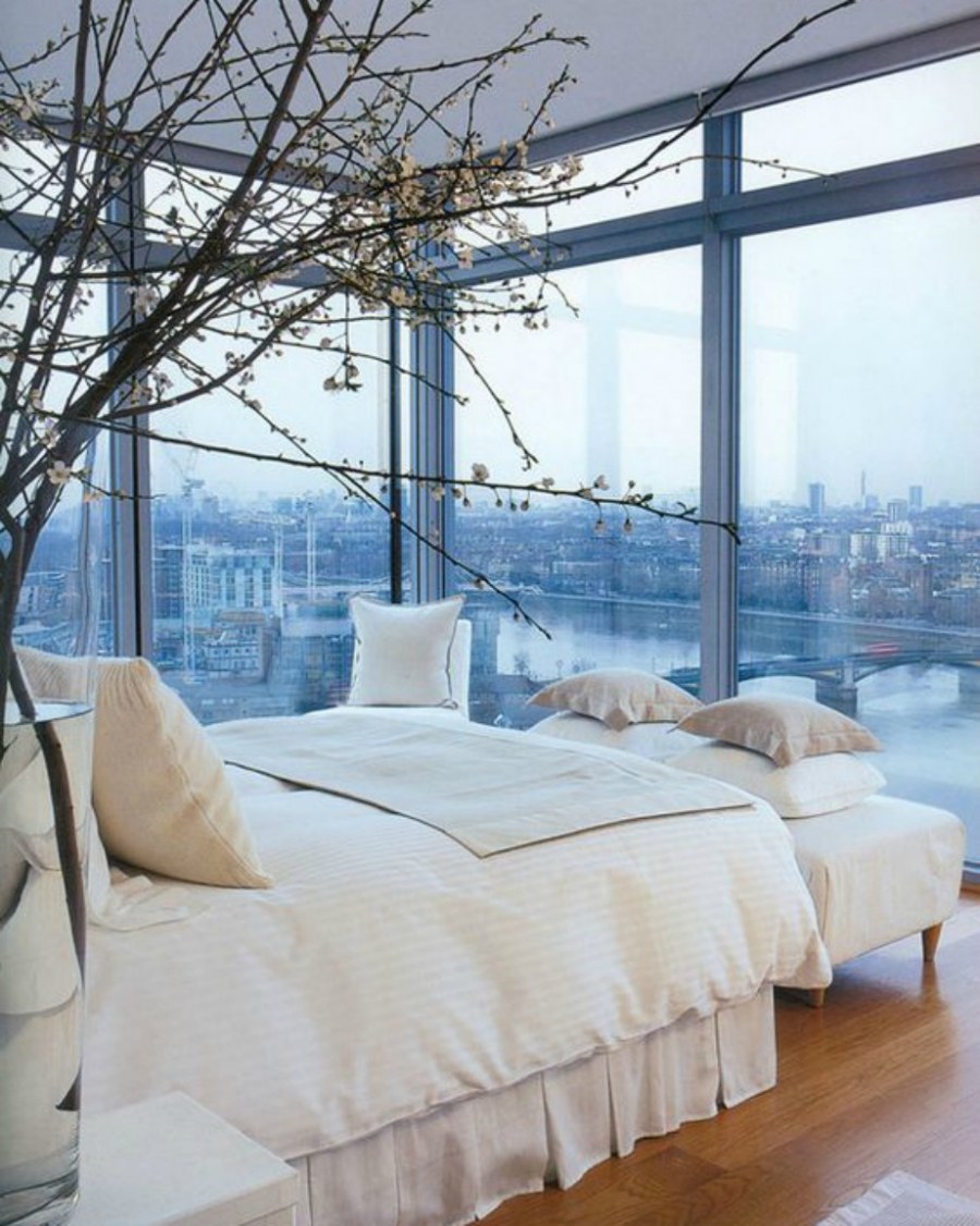 Спальня с панорамным остеклением