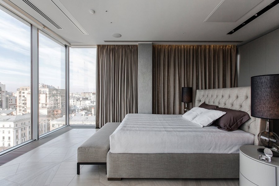 Спальня спанарамным окном