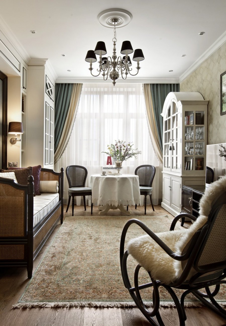 Линкруста в интерьере гостиной в стиле Неоклассика