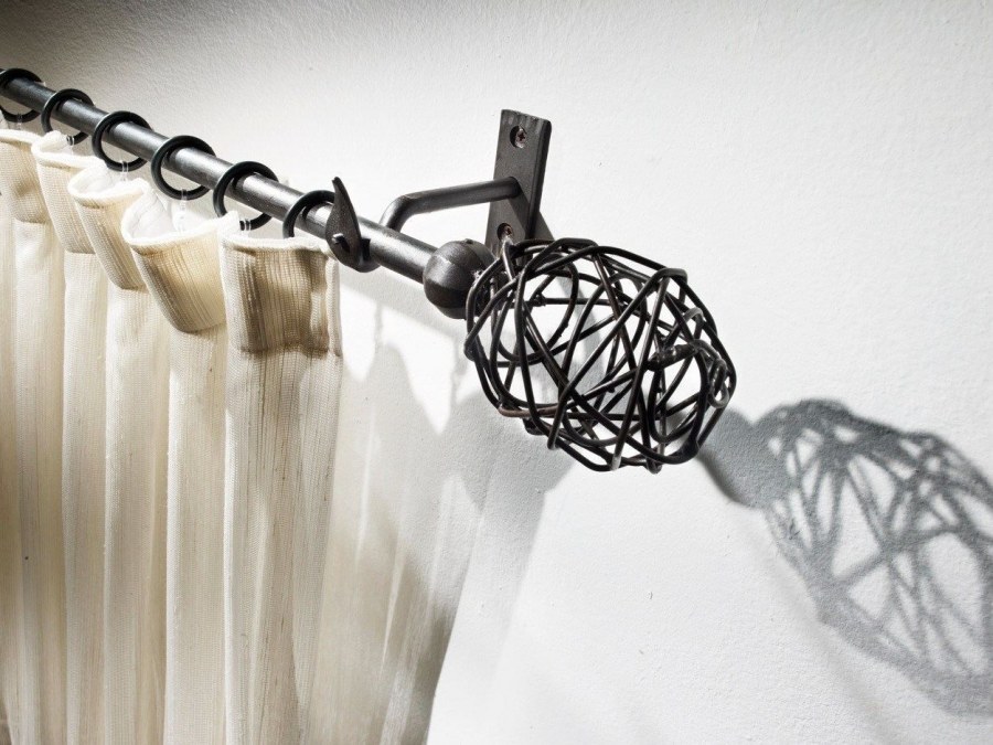 Карниз из водопроводных труб