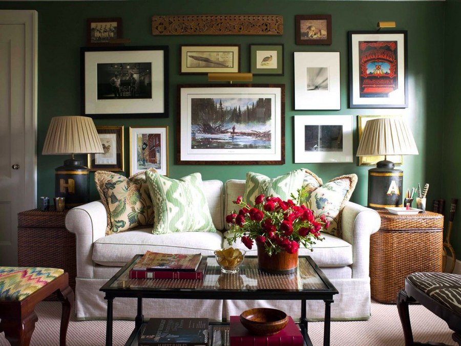 Коллекция картин в интерьере