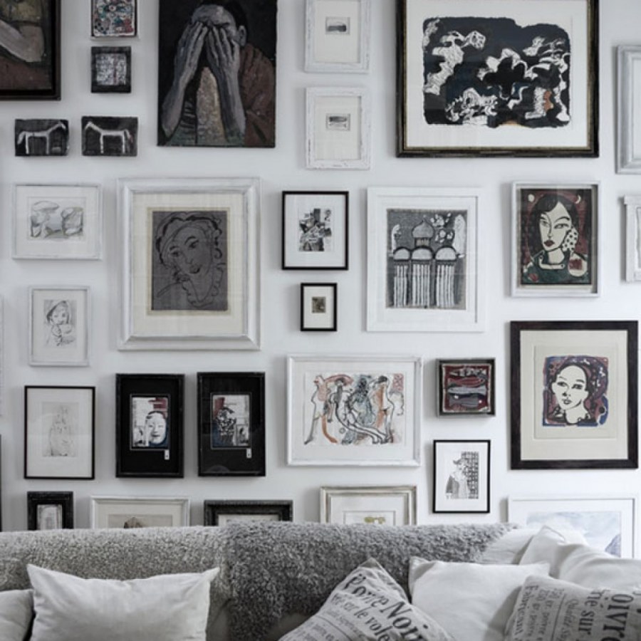 Композиция картин на стене