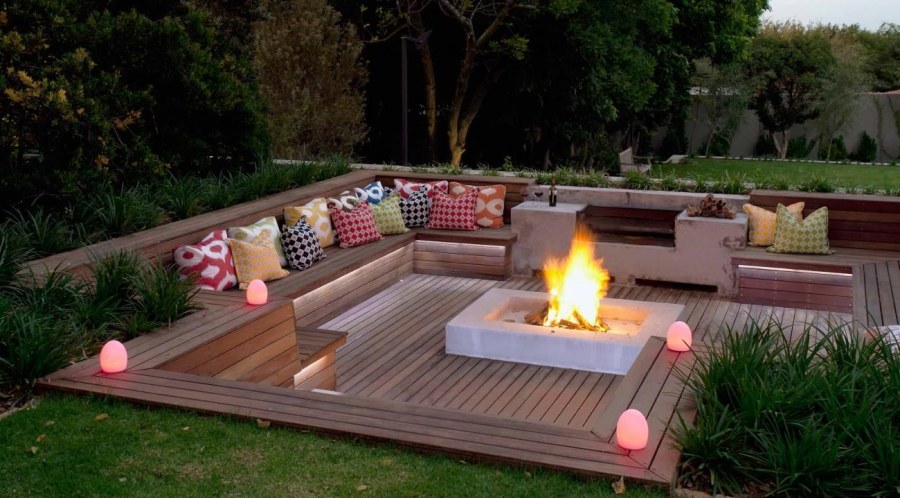 Патио с кострищем современный стиль