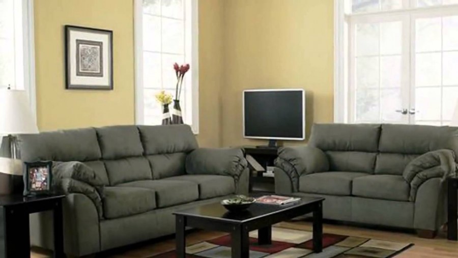 Диван под цвет стен