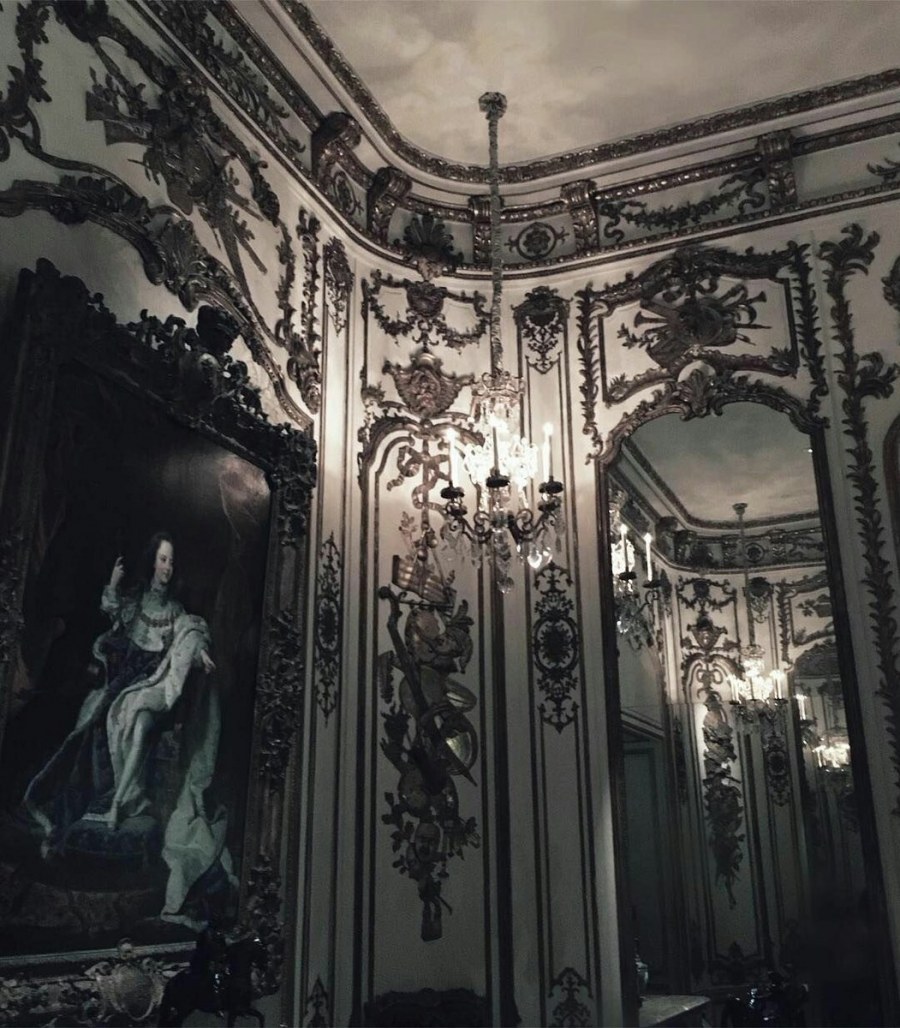 Роспись стен в готическом стиле