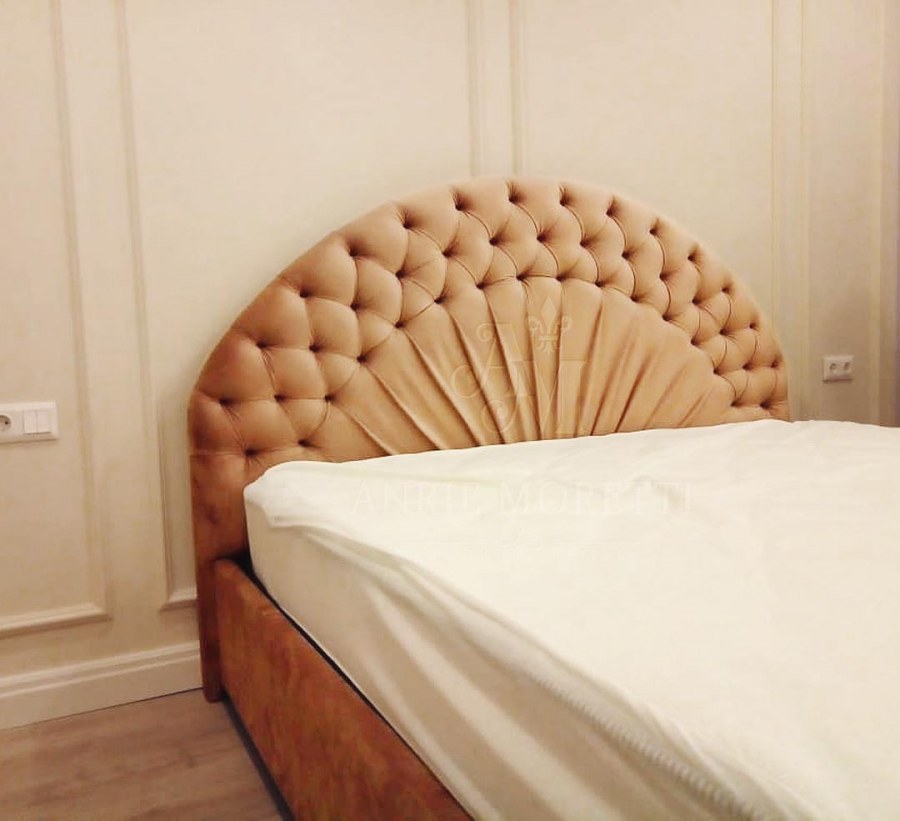 Кровать с полукруглым изголовьем