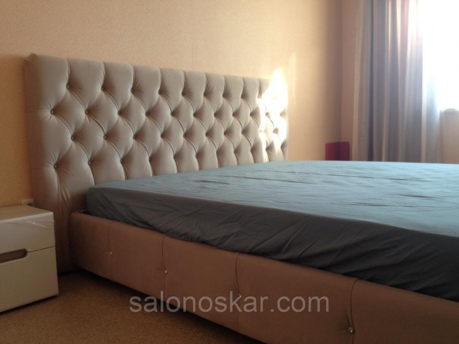 Кровать с каретной стяжкой