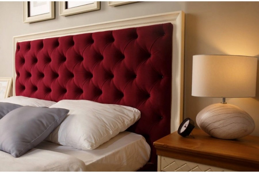 Кровать с мягким изголовьем