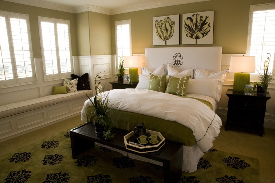 Светло оливковый в интерьере