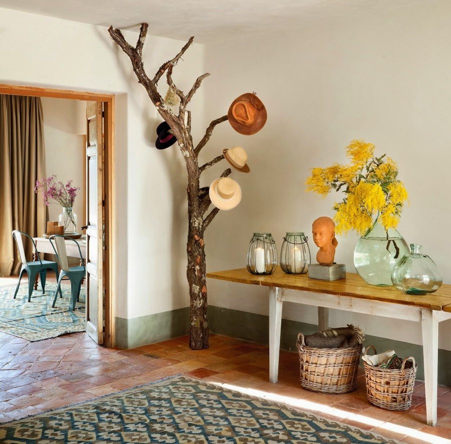 Сухое дерево в интерьере