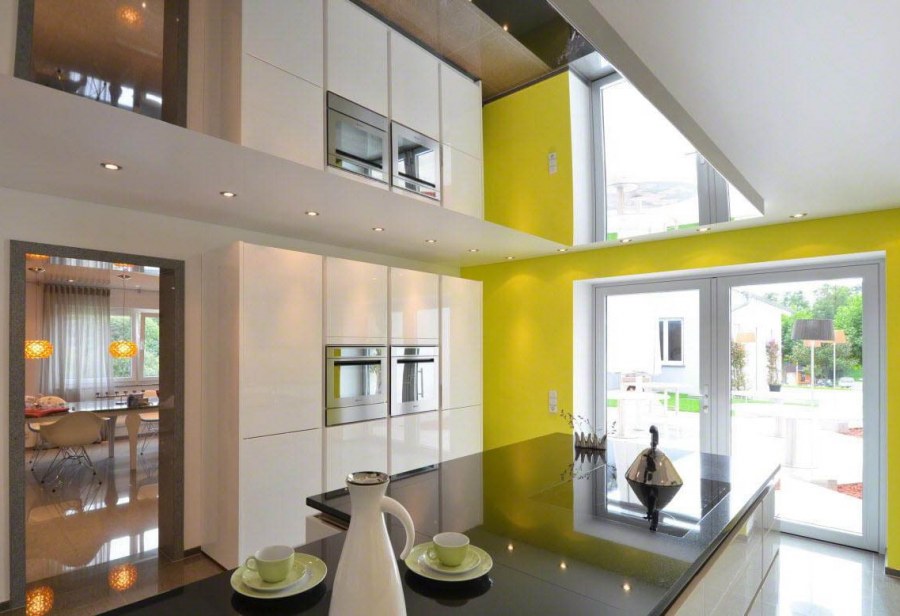 Зеркальный натяжной потолок